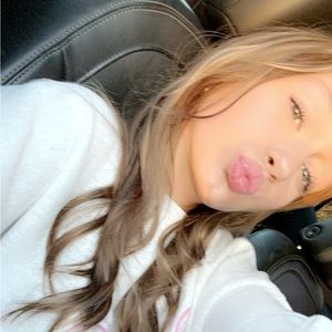 Meet your Posher, Alyssa